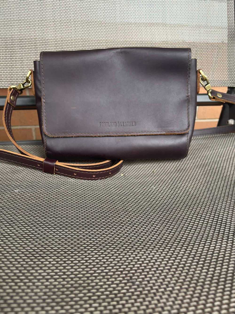 Portland Leather 'Almost Perfect' Metro Crossbody - image 3