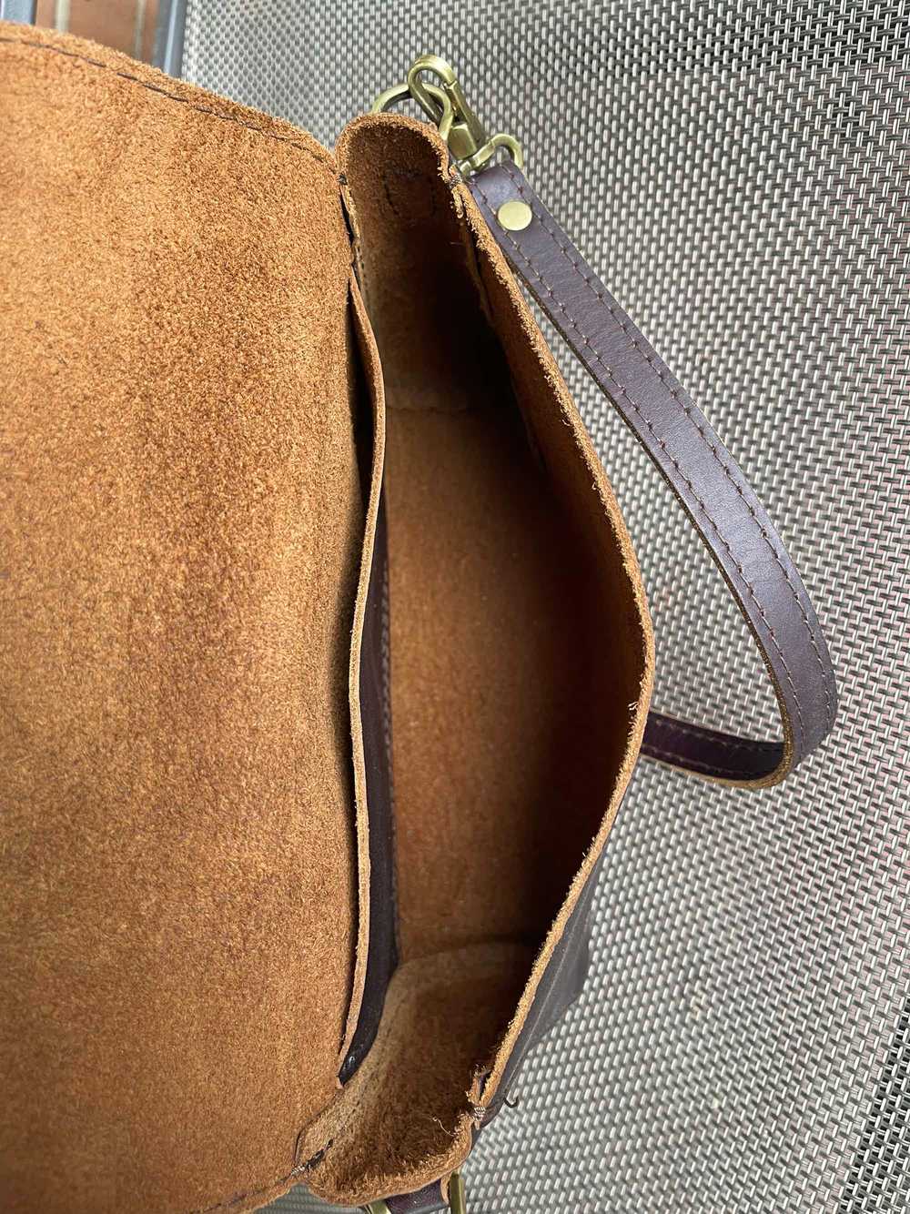 Portland Leather 'Almost Perfect' Metro Crossbody - image 7