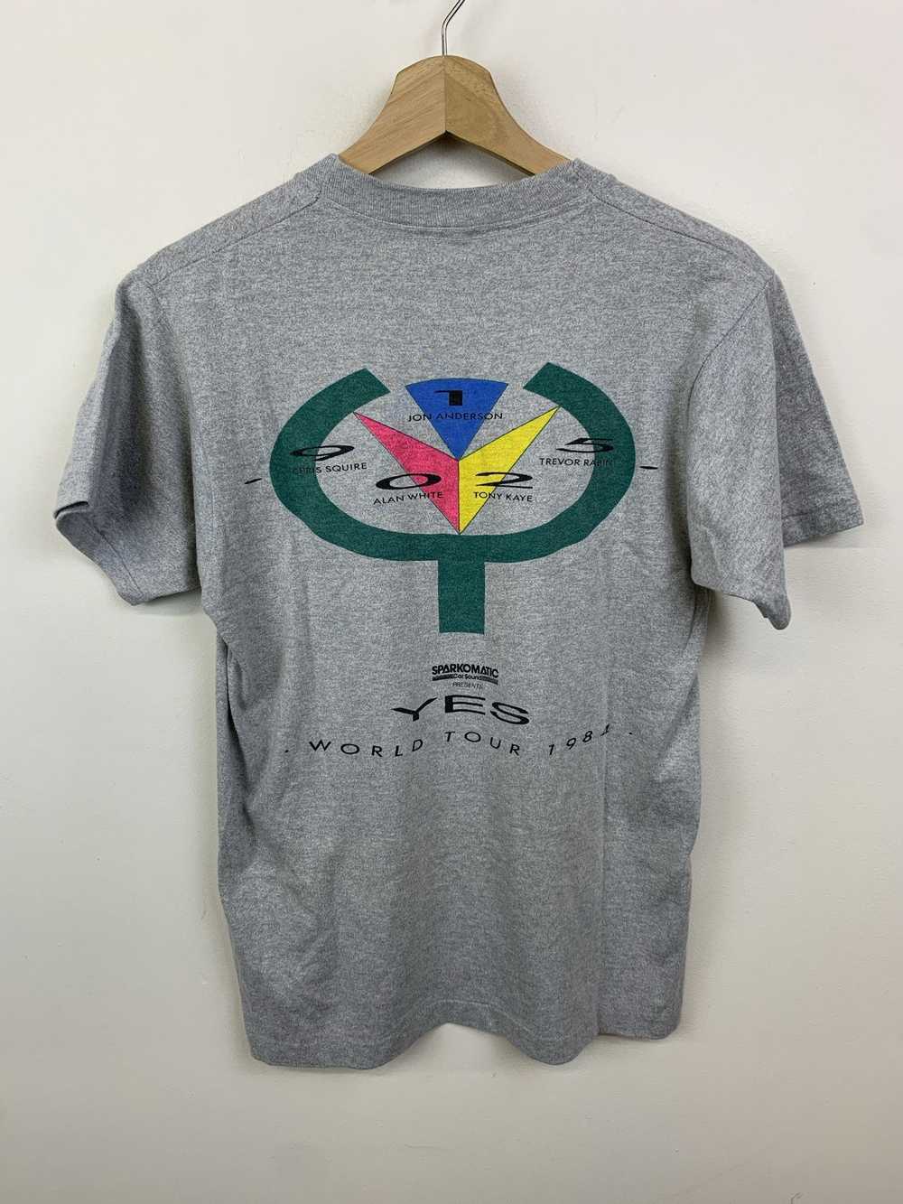 Tee × Tee Shirt Vintage 1984 Yes World Tour Singl… - image 4