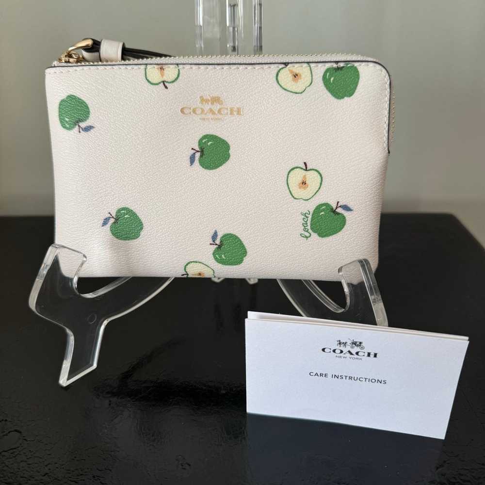 COACH Green Apple Corner Zip Wristlet in Excellen… - image 1