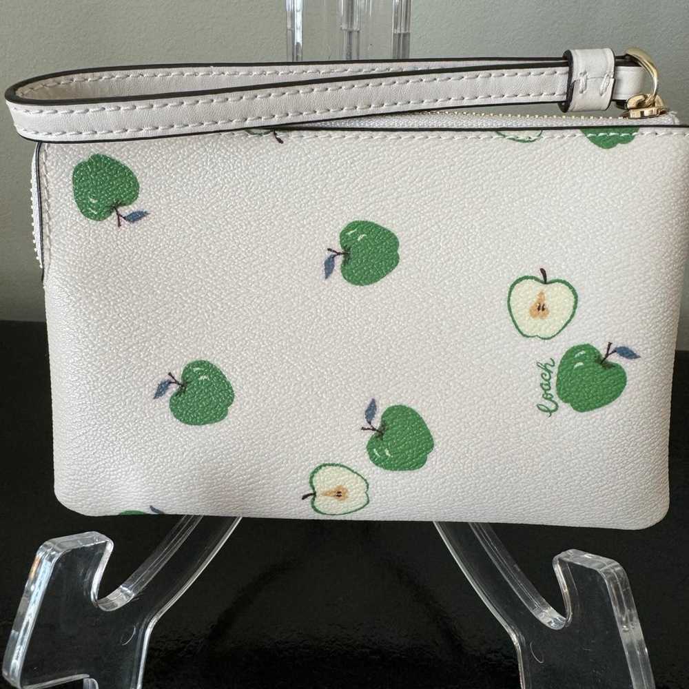 COACH Green Apple Corner Zip Wristlet in Excellen… - image 4