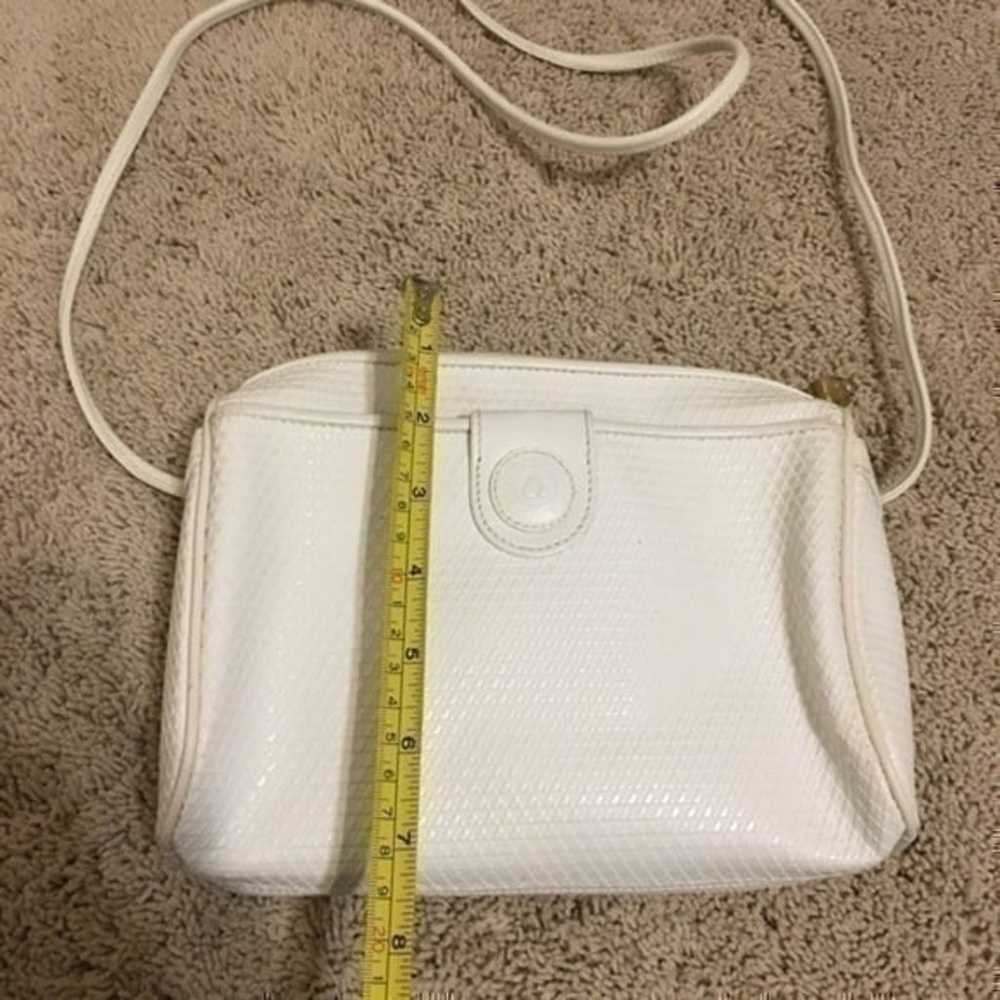 Vintage Liz Claiborne triangle design white purse - image 2