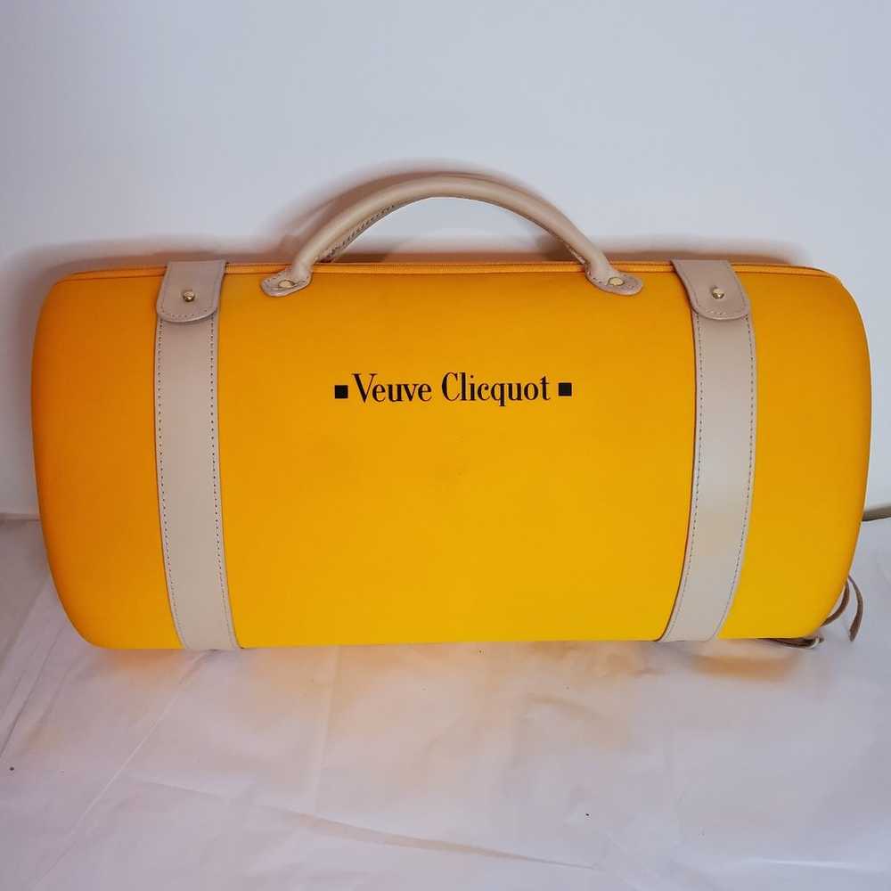 veuve Clicquot Champagne case - image 12