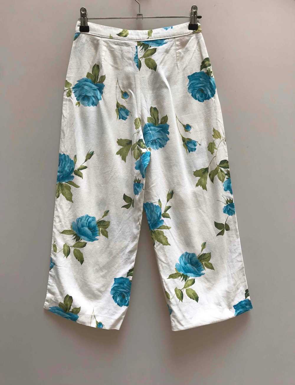 Pantalon à fleurs - image 2