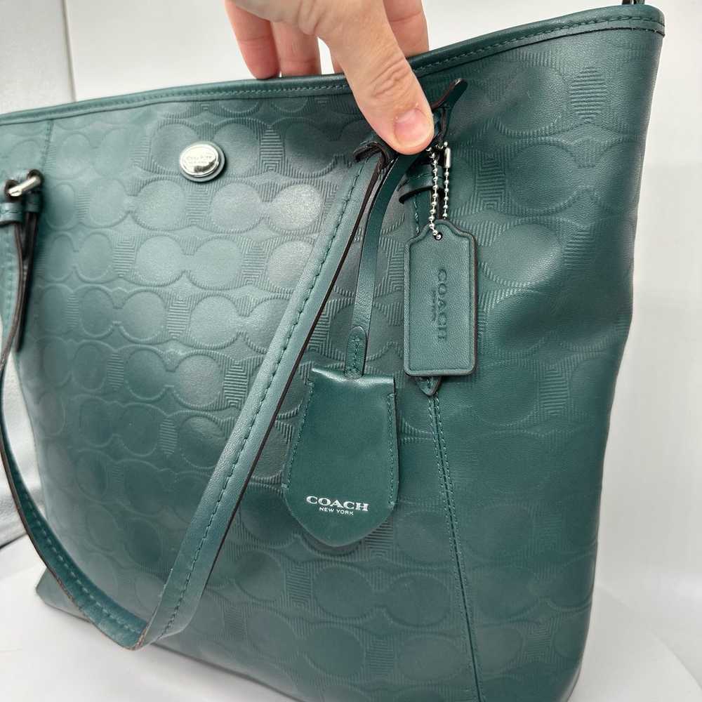 Coach Peyton Signature Hunter Green Embossed Zip … - image 4