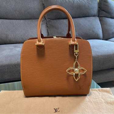 Louis Vuitton Pont Neuf Jipang Gold.