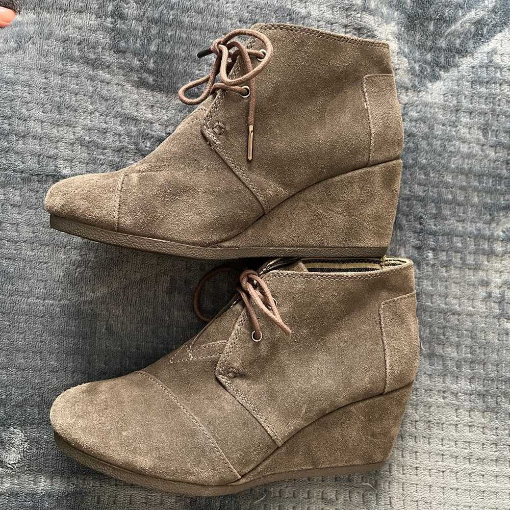 Toms size 9 gray suede wedge heel Booties - image 5