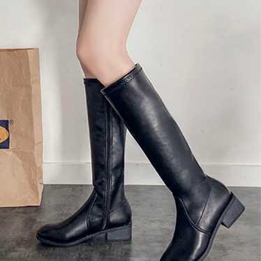 Black synthetic leather long boots with a medium … - image 1