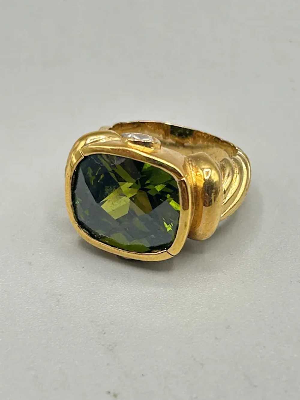 Vintage Gold Tone Cocktail Ring Size 6.5 with Gre… - image 3