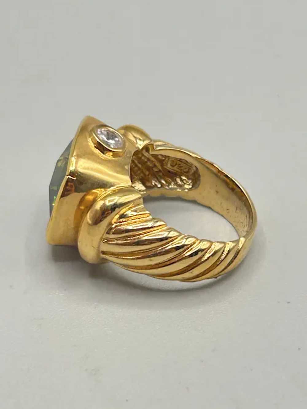 Vintage Gold Tone Cocktail Ring Size 6.5 with Gre… - image 6