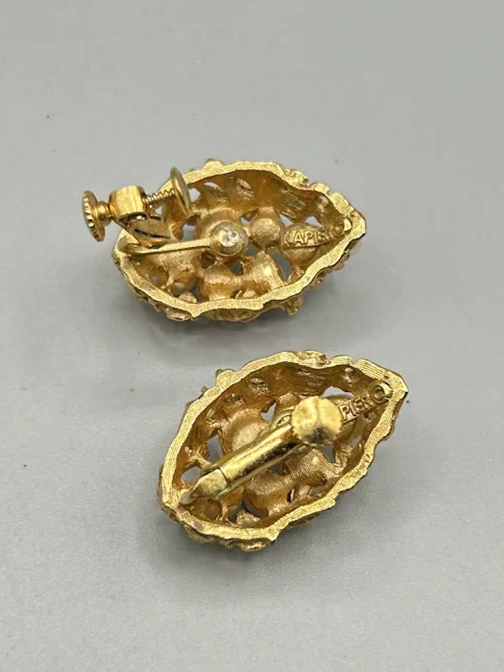 Vintage Napier Gold Tone Clip On Earrings with Fa… - image 6