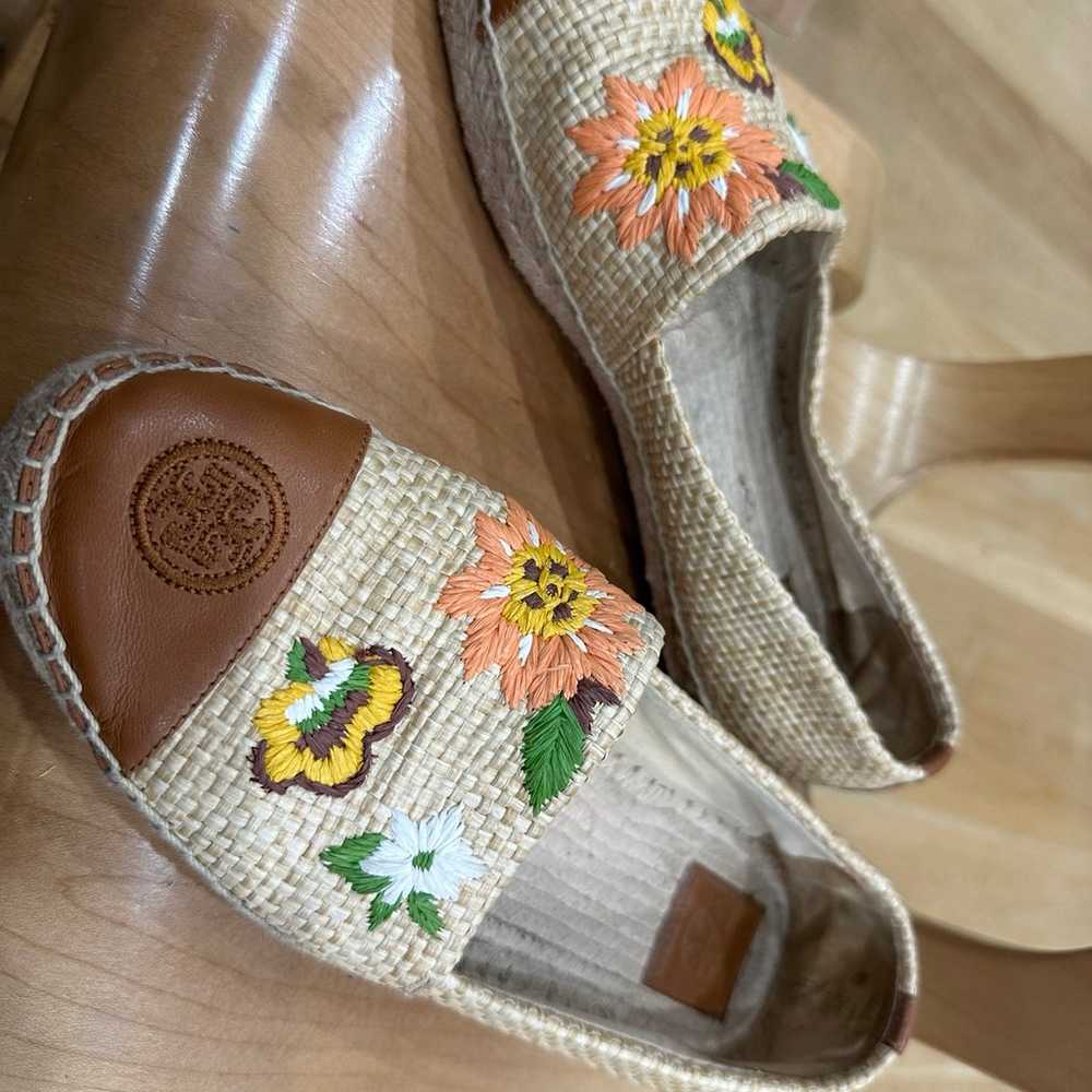 Tory Burch Floral Embroidered Straw Espadrilles -… - image 3