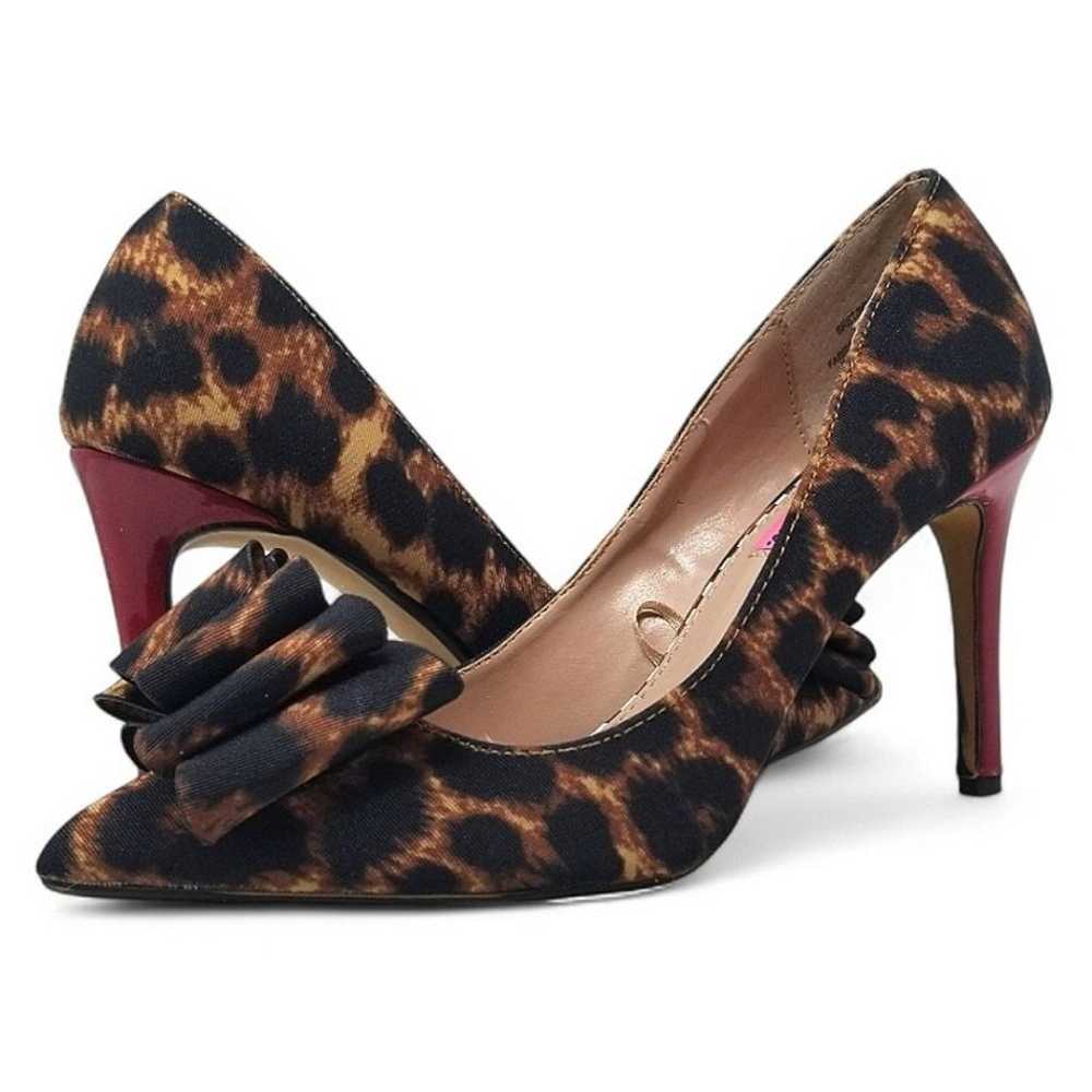 Betsey Johnson Bret Animal Print Bow Heels size 6 - image 1