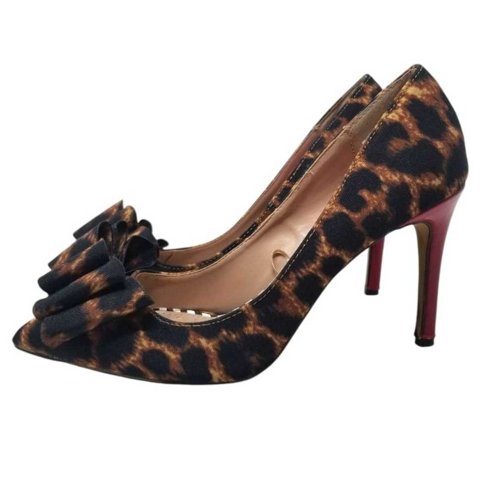 Betsey Johnson Bret Animal Print Bow Heels size 6 - image 3