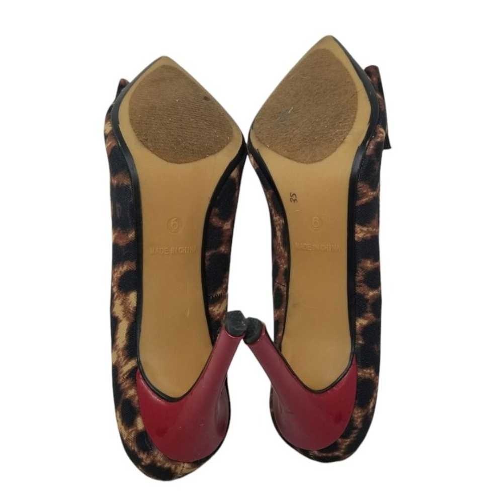 Betsey Johnson Bret Animal Print Bow Heels size 6 - image 7