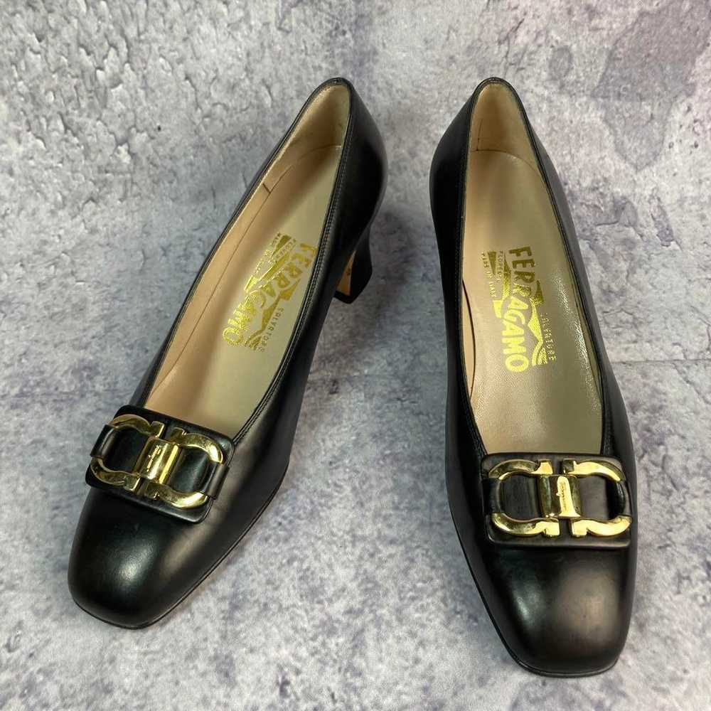 Salvatore Ferragamo Gancini leather pumps in blac… - image 1