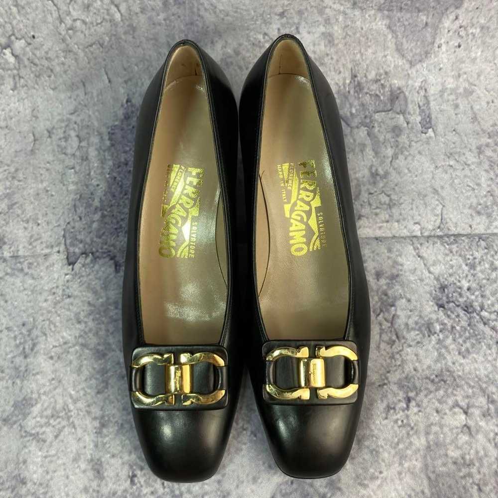 Salvatore Ferragamo Gancini leather pumps in blac… - image 2