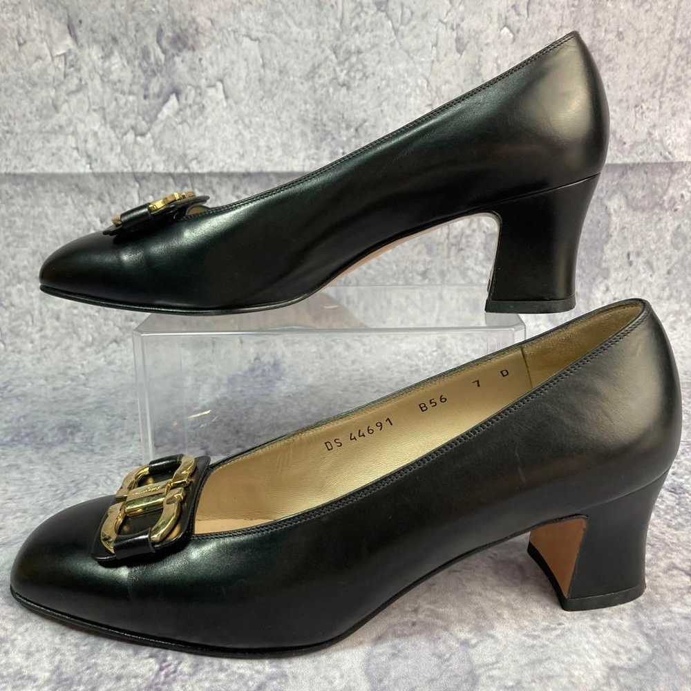 Salvatore Ferragamo Gancini leather pumps in blac… - image 6