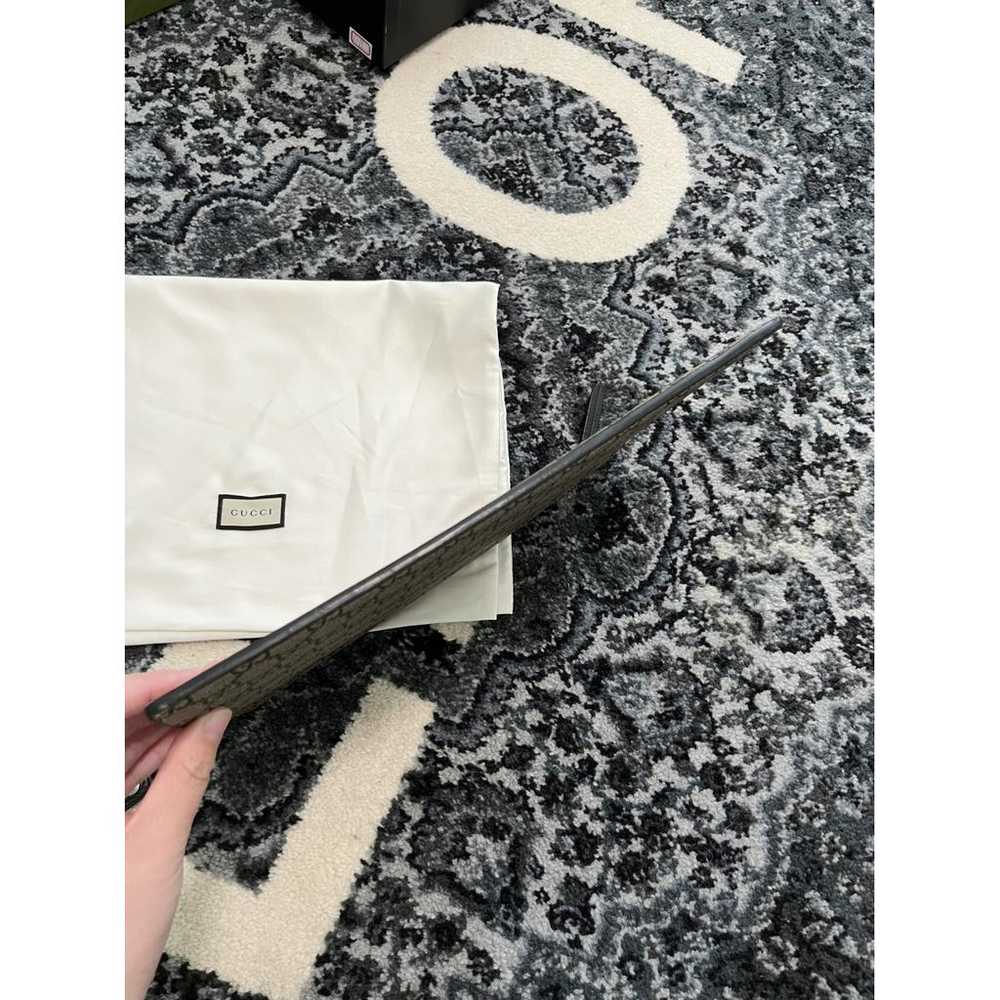 Gucci Vinyl clutch bag - image 4