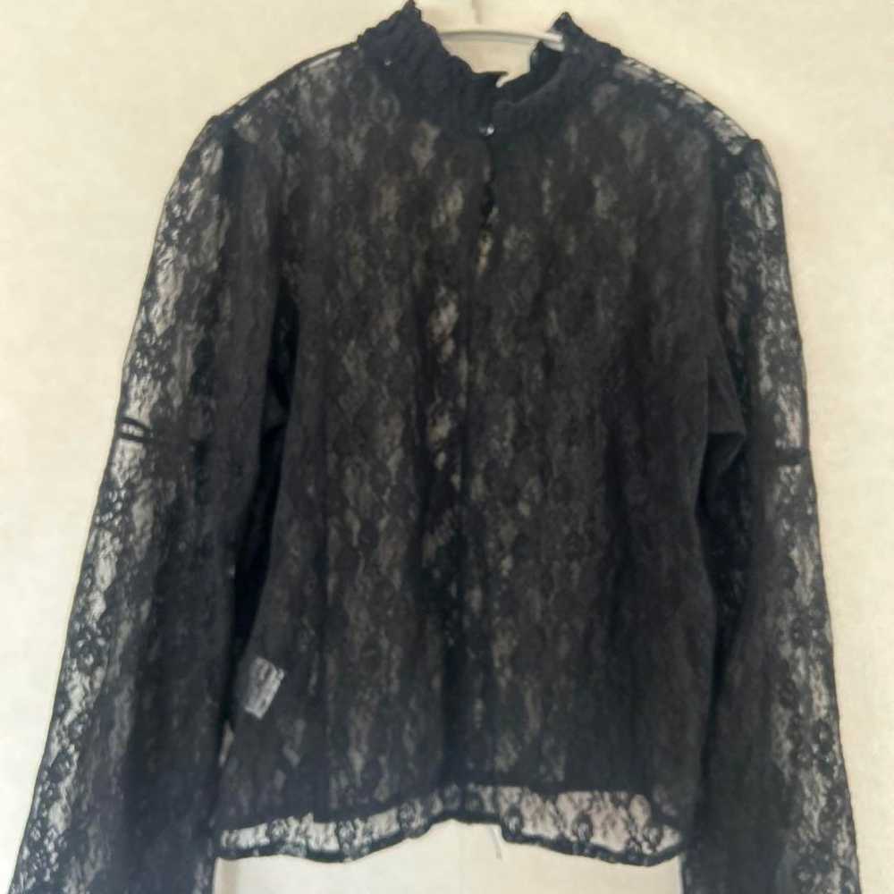 Black lace frilled long-sleeve blouse with floral… - image 5