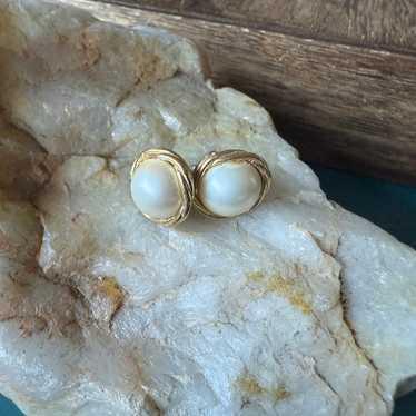 Vintage gold tone and pearl earrings 90s - image 1