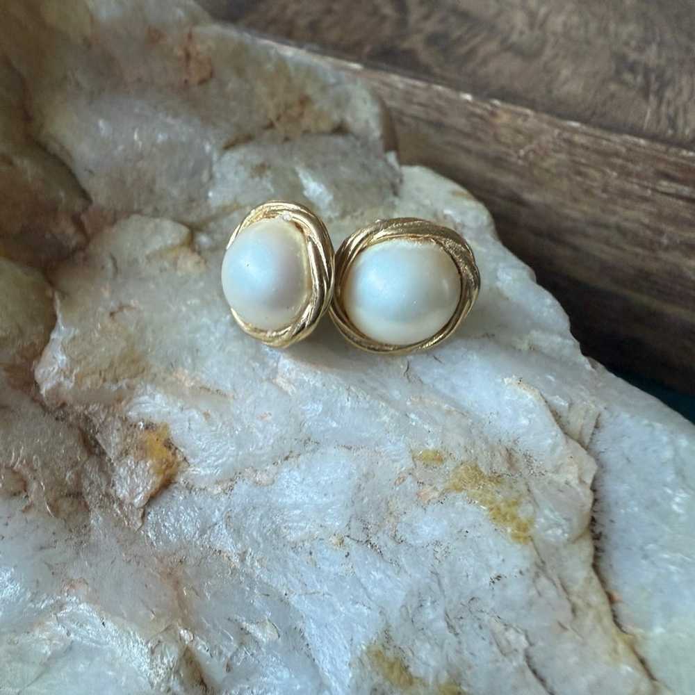 Vintage gold tone and pearl earrings 90s - image 2