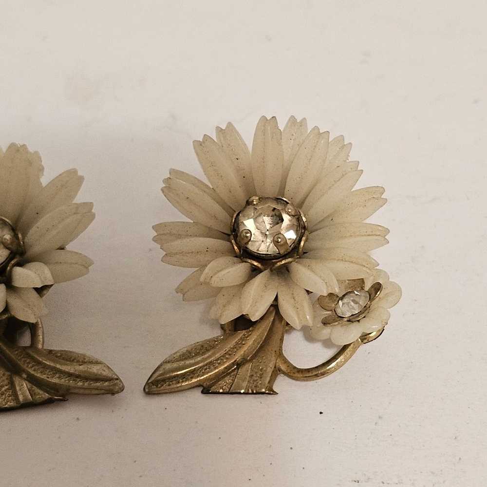 ABSOLUTELY GORGEOUS Vintage Dainty Flower Clip On… - image 4