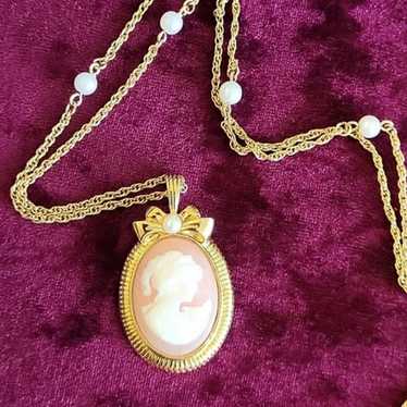 Vintage Avon 1988 Romantic Portraits Gold Tone Pe… - image 1