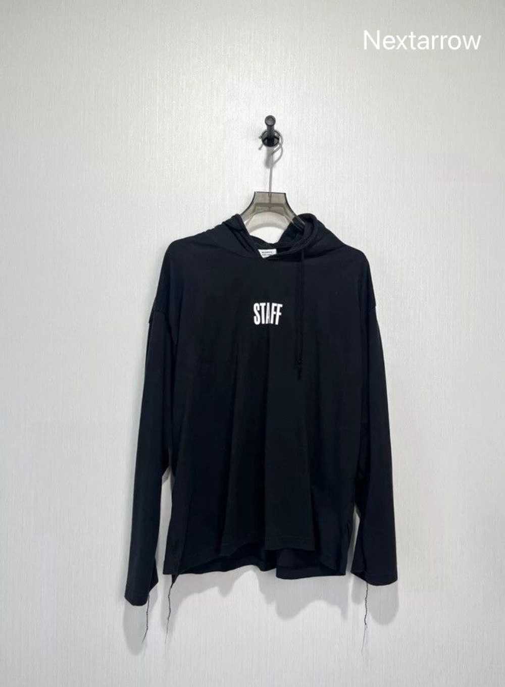 Vetememes Vetements black chest logo hoodie 2410-… - image 2