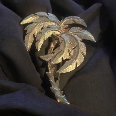 Vintage Vintage golden palm tree brooch - image 1