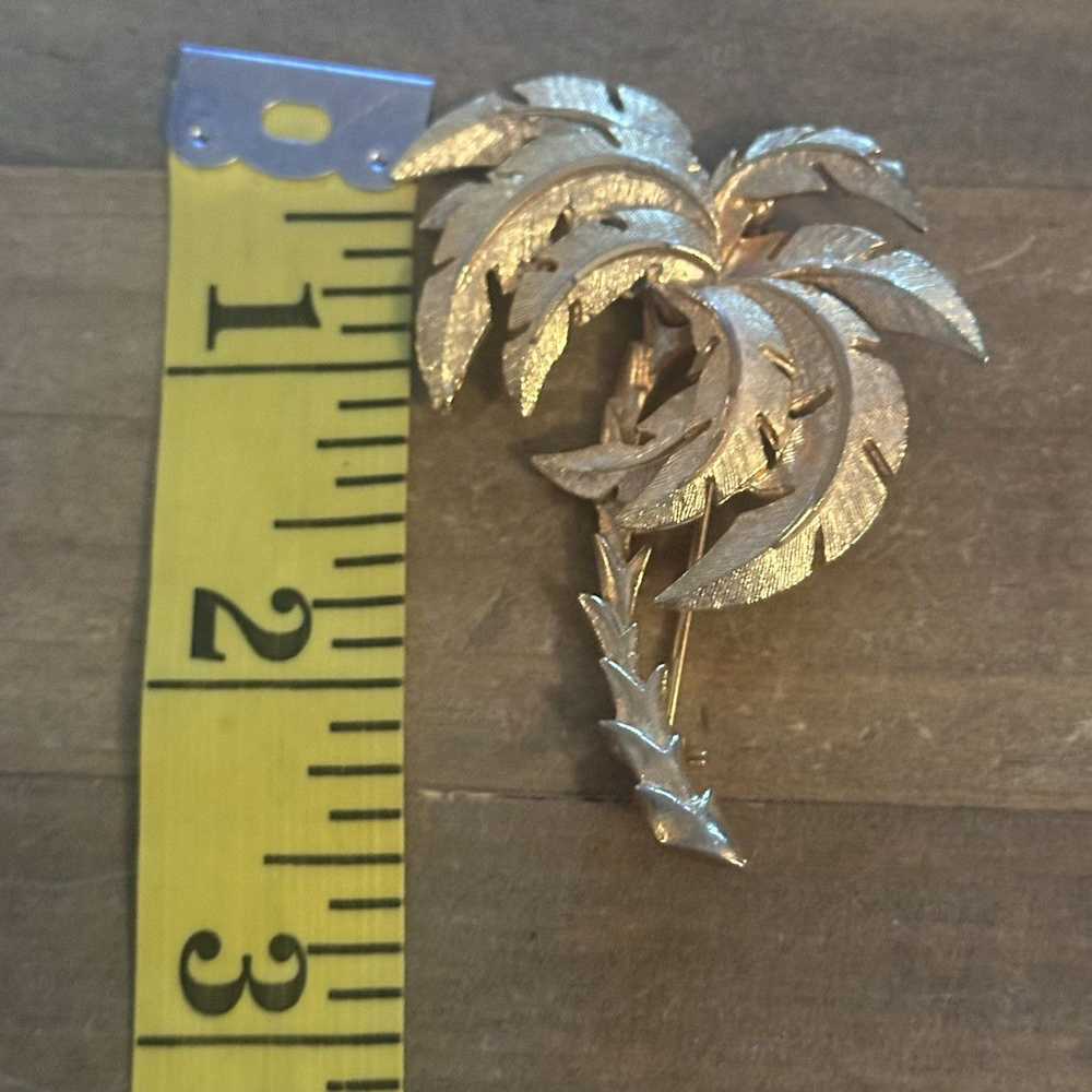 Vintage Vintage golden palm tree brooch - image 2