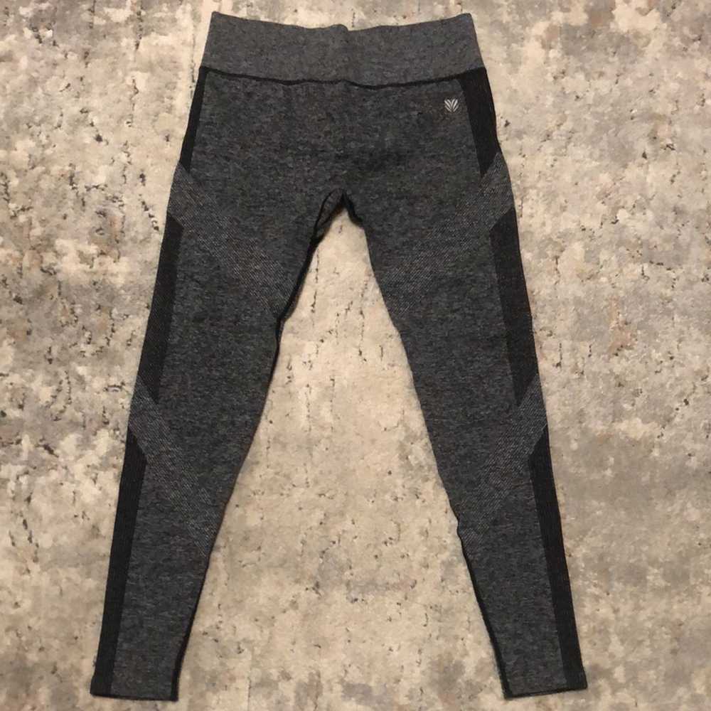 Forever 21 F21 • Grey and black leggings • Size L - image 2