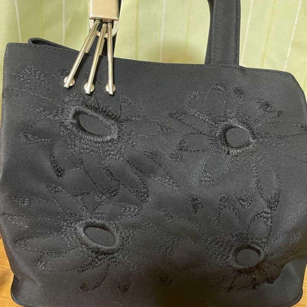 Black embroidered handbag. - image 7