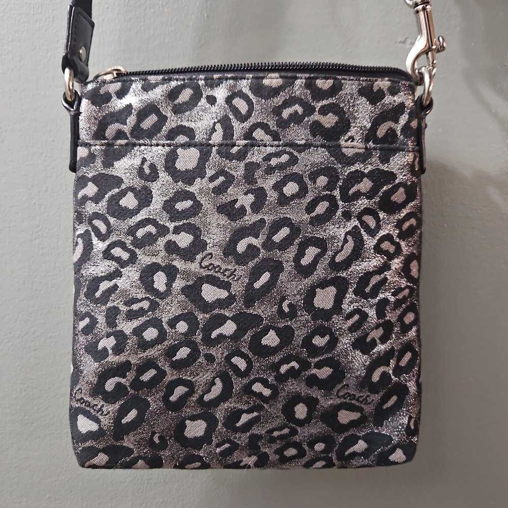 Like New! Metallic Silver & Black Leopard Print O… - image 5