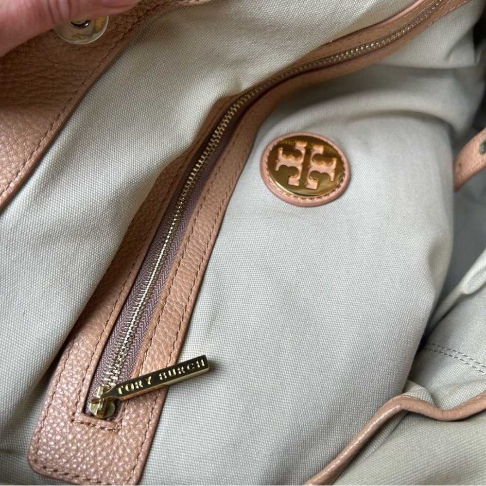 EUC Tory Burch Perforated Logo Classic Beige Leat… - image 11