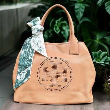 EUC Tory Burch Perforated Logo Classic Beige Leat… - image 1