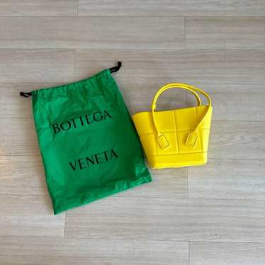 BOTTEGA VENETA yellow tote bag.