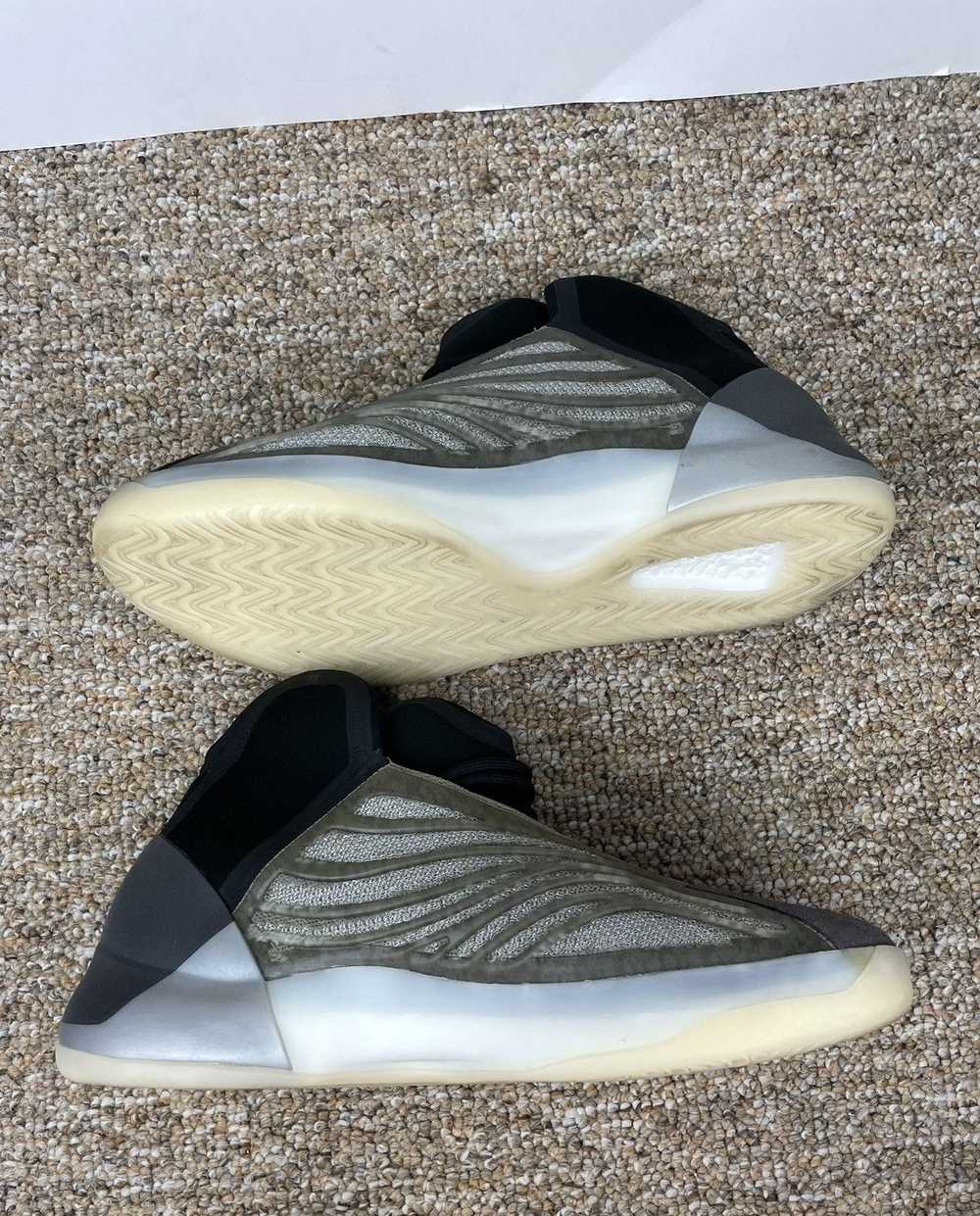 Adidas Yeezy Quantum Barium - image 3