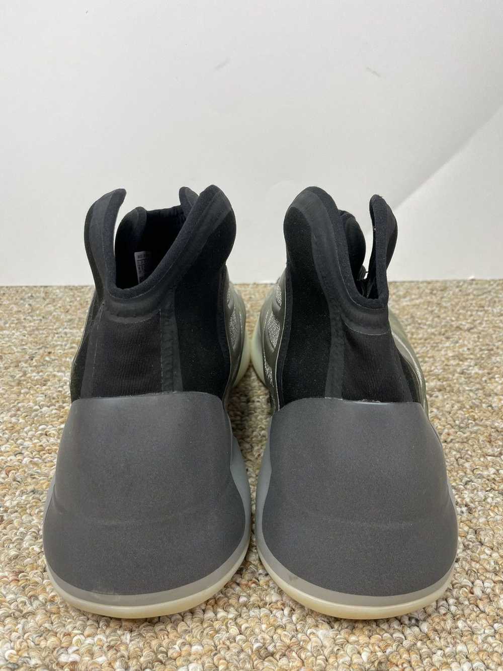 Adidas Yeezy Quantum Barium - image 5