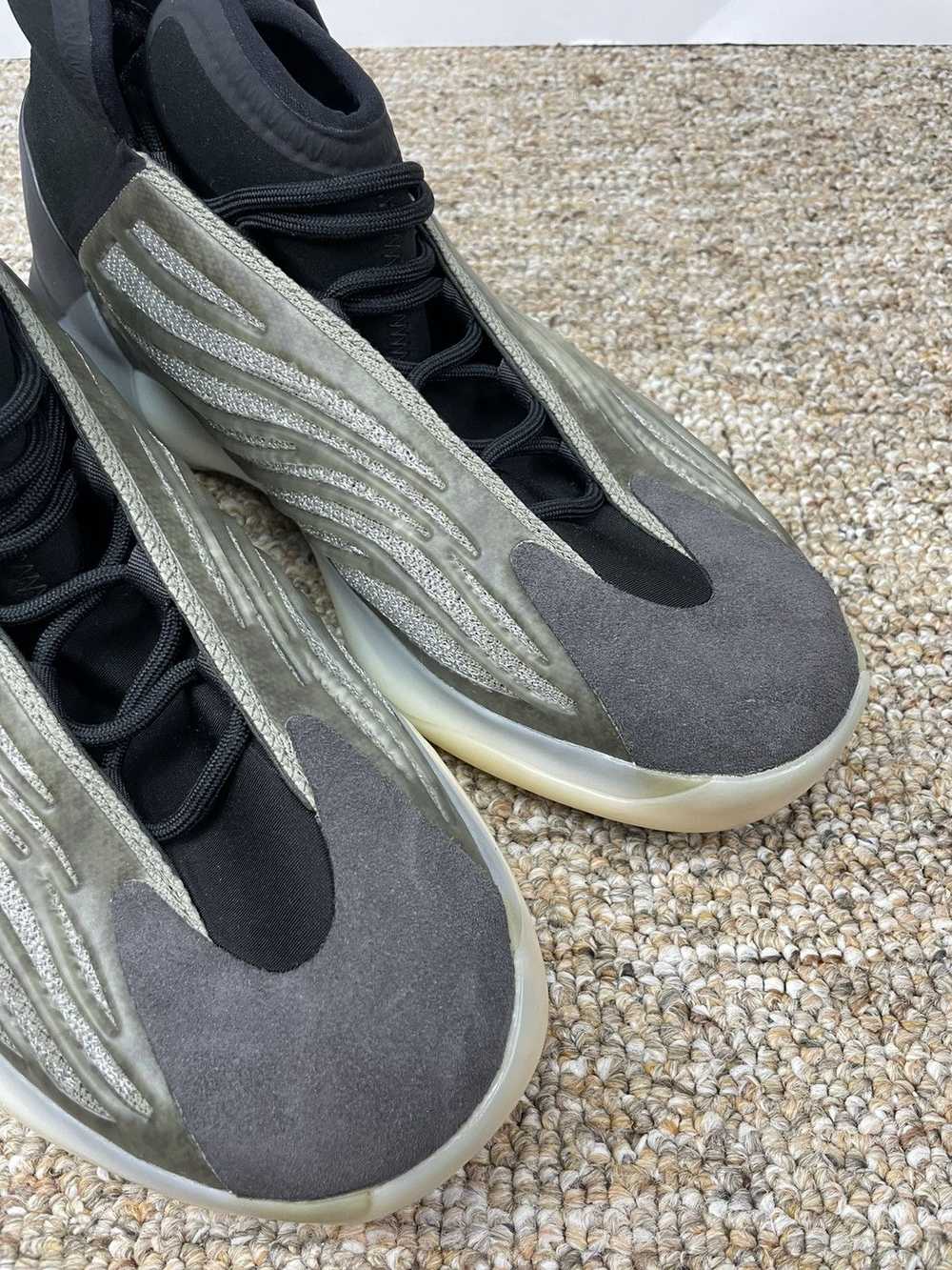 Adidas Yeezy Quantum Barium - image 9