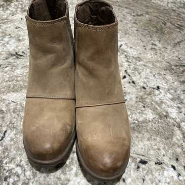 Sorel Joan of Artic Wedge Chelsea Boots - Size 6.… - image 1