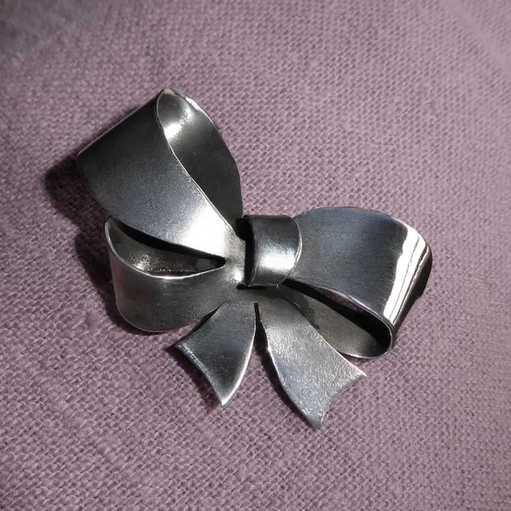 Sculptural Sterling Bow Hairclip by Lang - image 10