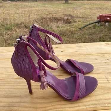 White House Black Market purple stiletto heeled sa