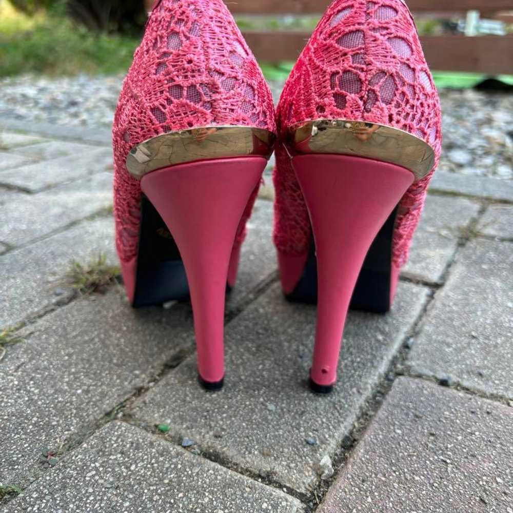 Pink lace high heel pumps - image 3