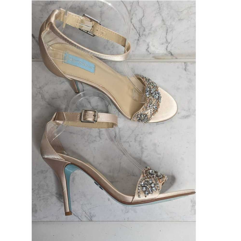 Betsey Johnson ivory champagne Juno heels satin f… - image 4