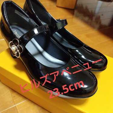 Hills Avenue Black Enamel Flower Motif Pumps - image 1