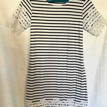 Tommy Hilfiger women’s dress size small lace trim - image 1