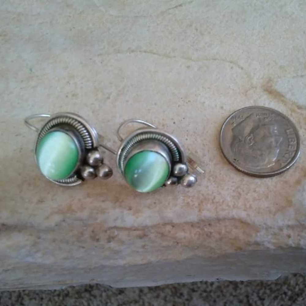 Vintage Green cat's eye .925 silver earrings - image 2