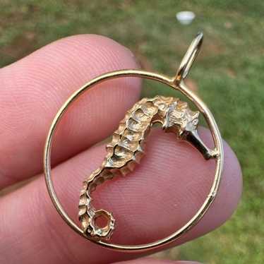 Hawaii solid 10k yellow gold sea horse pendant !!