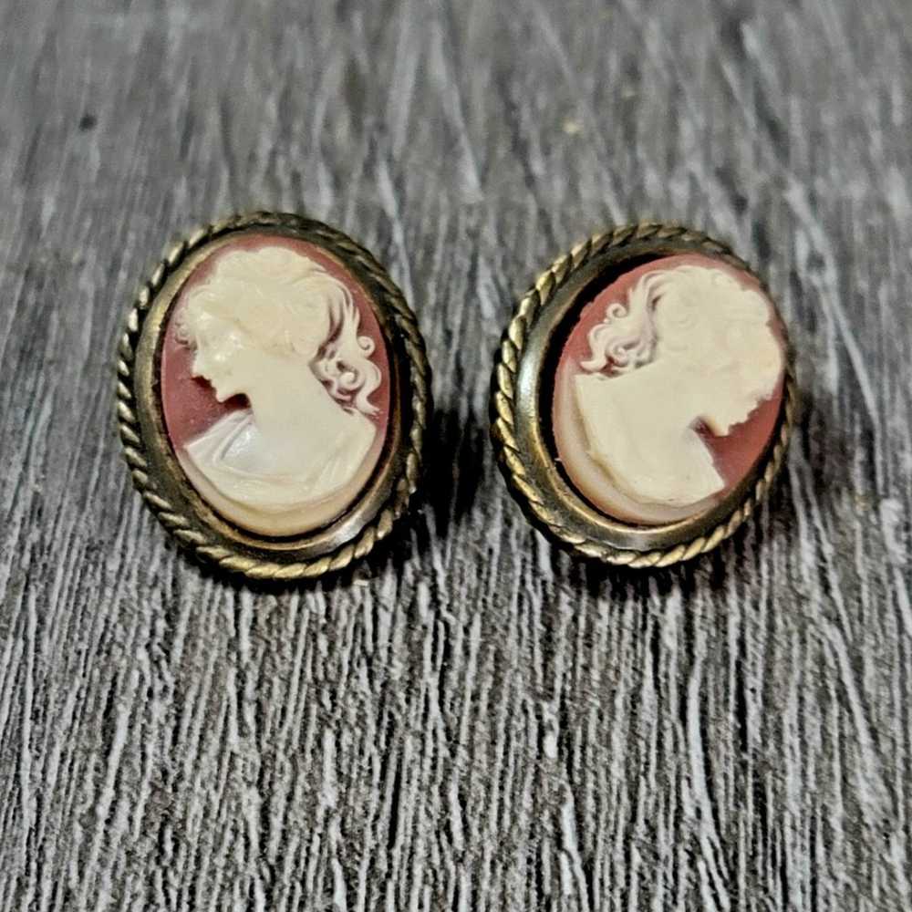 Vintage Cameo earrings silver tone very beautiful - image 1